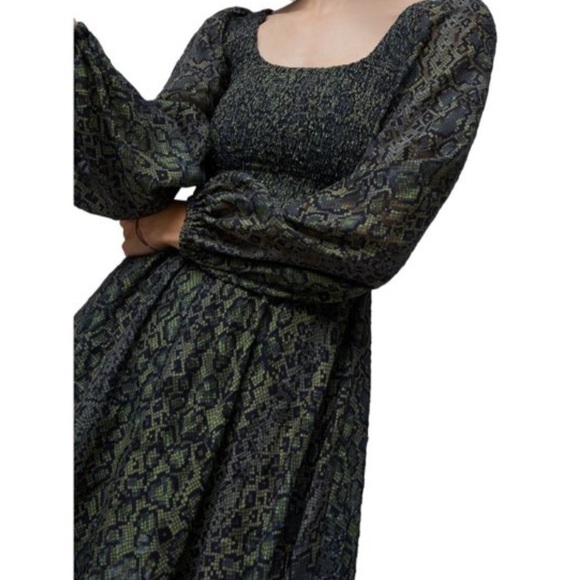 NWT French Connection Aurey Smocked Maxi Dress snake print - Picture 4 of 7